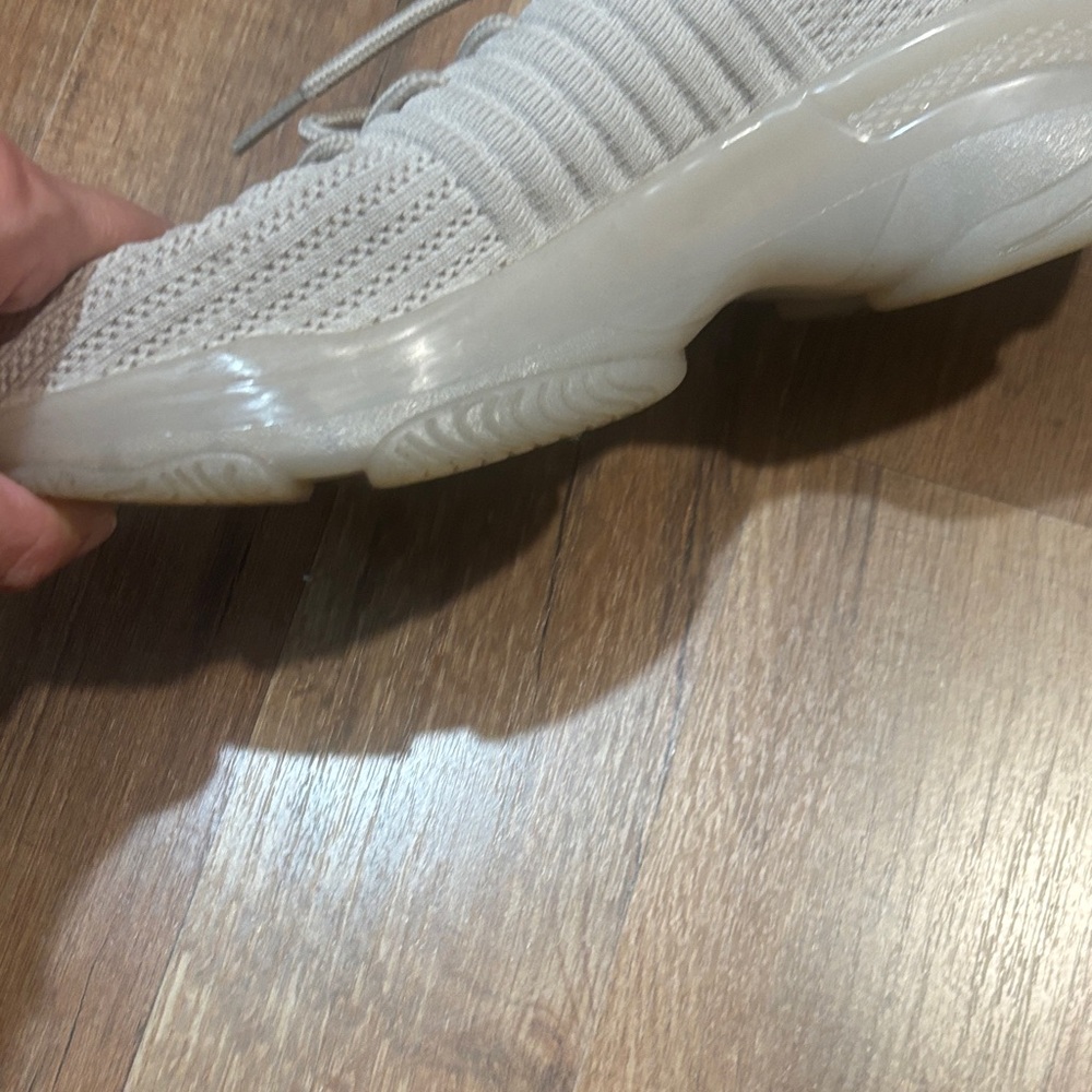 Women's Stylish Beige Sneakers - Picture 3 of 7